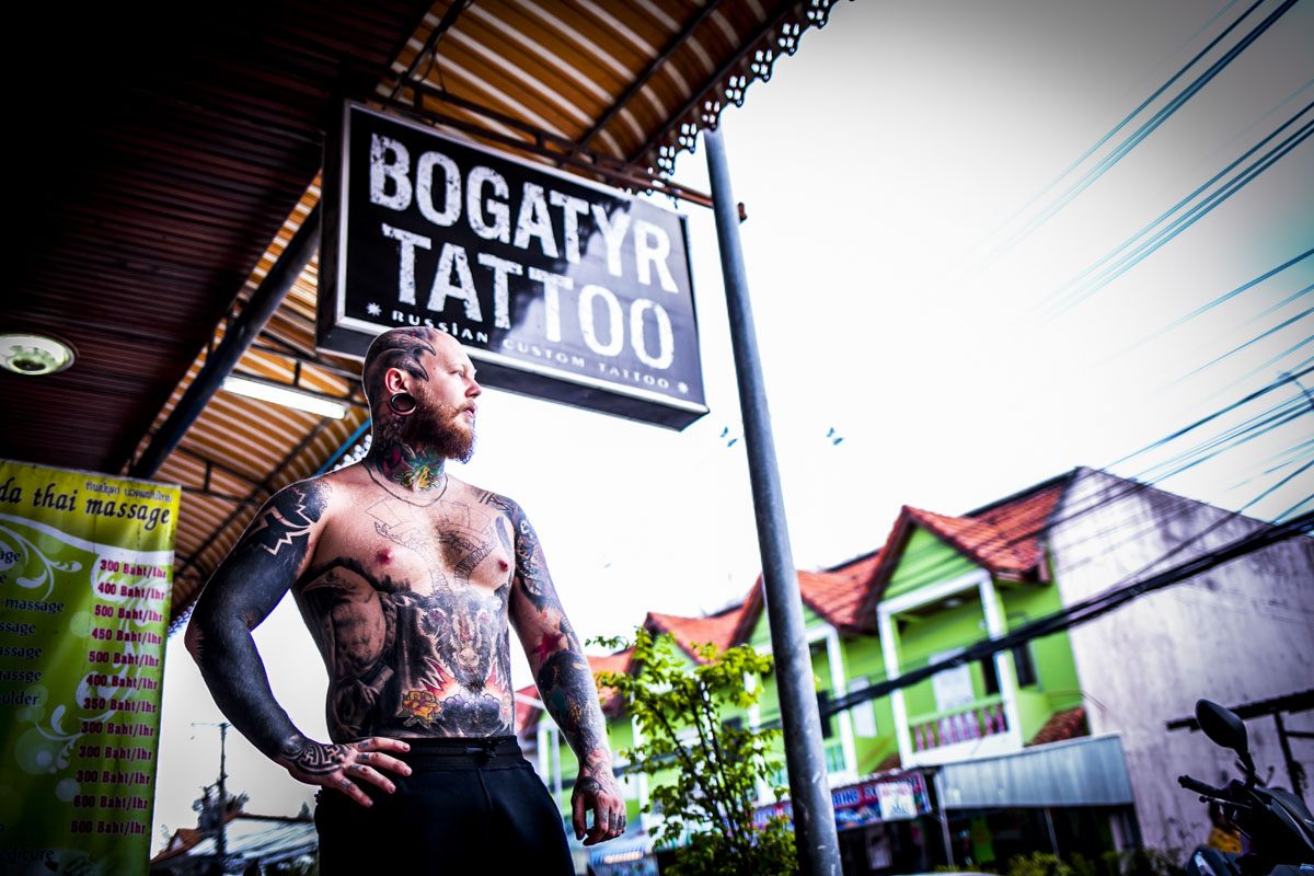 Bogatyr Tattoo in Thailand - Fotografin Guelten Hamidanoglu Koeln portraits  3981