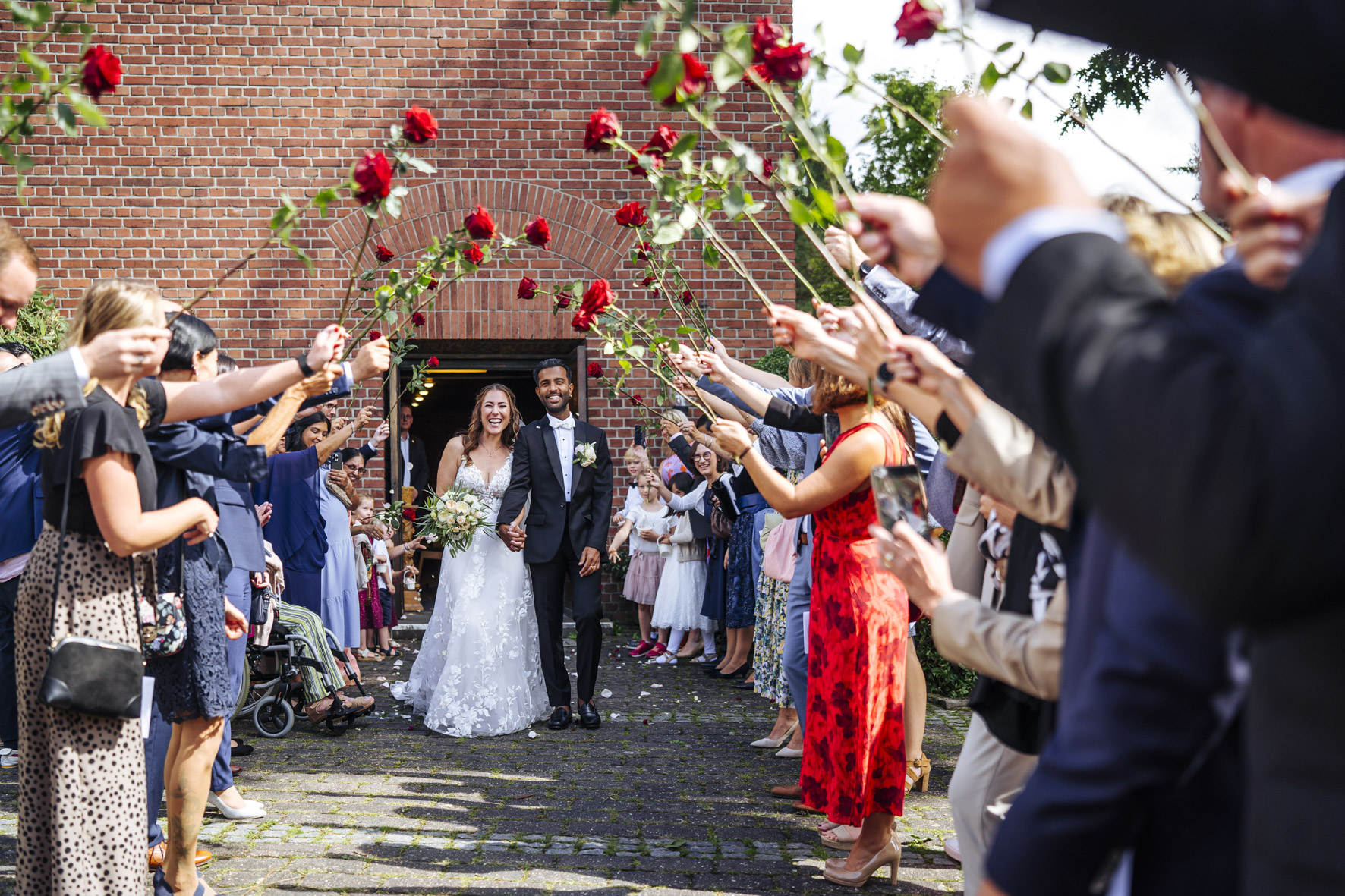 Internationale und multikulturelle Hochzeit in der Kölner Wolkenburg | Jovana + Rojan - Fotografin Guelten JR 114